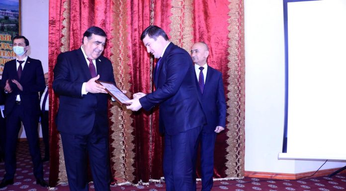 НАГРАЖДЕНИЕ СОТРУДНИКОВ УНИВЕРСИТЕТА – ТНУ