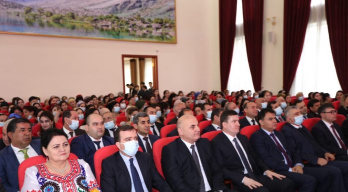 ТОРЖЕСТВЕННОЕ МЕРОПРИЯТИЕ, ПОСВЯЩЕННОЕ ПРАЗДНОВАНИЮ 8 МАРТА, ПРОШЛО В УНИВЕРСИТЕТЕ