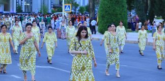 ИШТИРОКИ ФАЪОЛОНАИ ДОНИШГОҲ ДАР ФЕСТИВАЛИ “ҶИЛВАИ РАНГҲО”