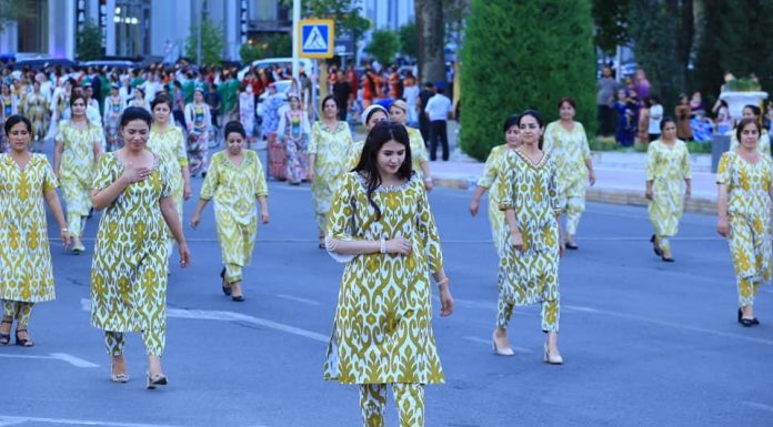 ИШТИРОКИ ФАЪОЛОНАИ ДОНИШГОҲ ДАР ФЕСТИВАЛИ “ҶИЛВАИ РАНГҲО”