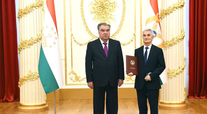 Awarding the state honour and rewards of the staff and teachers of the TNU