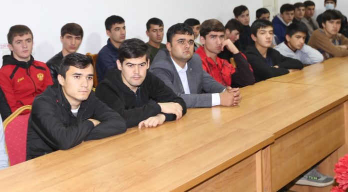 Встреча руководства университета со студентами, проживающими в общежитии