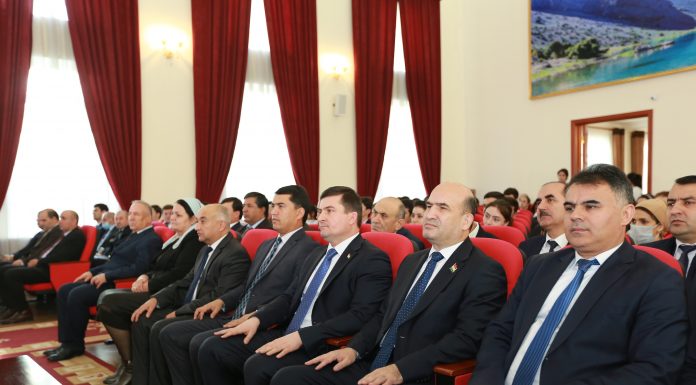 ИСПОЛЬЗОВАНИЕ ГОСУДАРСТВЕННОЙ СИМВОЛИКИ НА СТРАНИЦАХ ГАЗЕТЫ «К ВЕРШИНАМ ЗНАНИЙ»