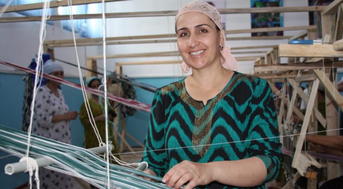 Сафорати Амрико озмуни “Барномаи грантҳои хурди комиссия оид ба рушди демократӣ”-ро барои соли 2022 эълон мекунад