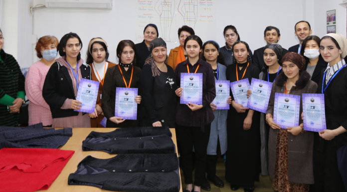 Вручение сертификатов об окончании курсов «Кройки и Шитья»