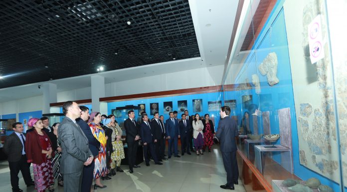 БОЗДИДИ РАЁСАТИ ДОНИШГОҲ АЗ ОСОРХОНАҲО