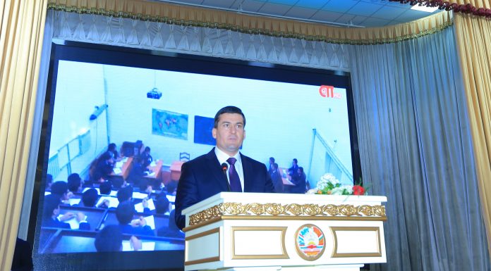 В ТНУ прошла торжественная церемония вручения красных дипломов