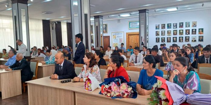 Актуальные проблемы преподавания русского языка обсудили на круглом столе в Душанбе