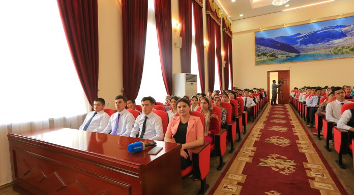 В ТНУ посмотрели онлайн-трансляцию выступления президента РТ Эмомали Рахмона, посвященное Дню знаний