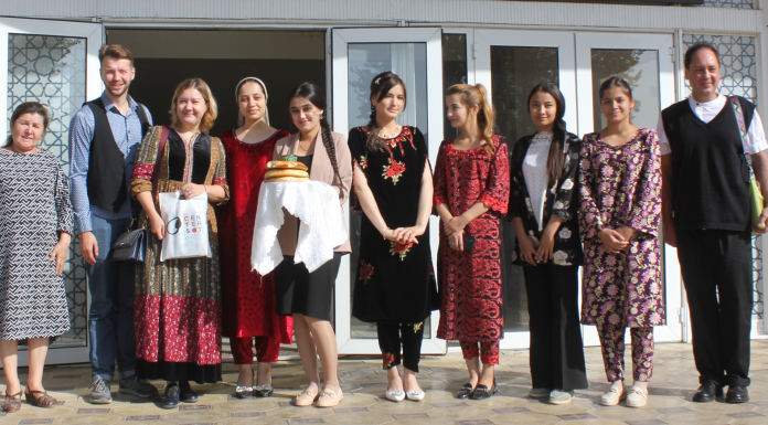 Встреча с российскими писателями Анастасией Строкиной и Денисом Сорокотягиным