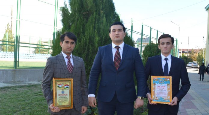 ДОНИШҶӮИ ДОНИШГОҲ ҒОЛИБИ ОЗМУНИ «БЕҲТАРИН ДОНАНДАИ КОНСТИТУТСИЯ» ГАРДИД…