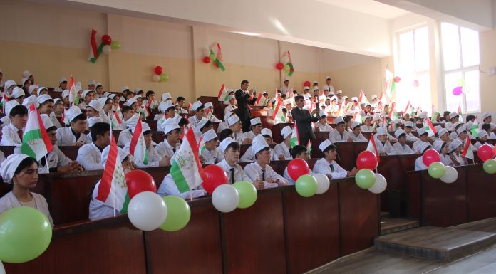 ПАРЧАМАТ ПОЯНДА БОДО, ТОҶИКИСТОНИ АЗИЗ!