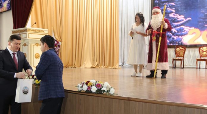 ХУШҲОЛИИ ЯТИМОНУ НИЁЗМАНДОН ВА ДӮСТРӮЯКОН ДАР АРАФАИ СОЛИ НАВ