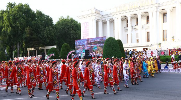 ИШТИРОКИ ФАЪОЛОНАИ ДОНИШҶӮДУХТАРОНИ ДОНИШГОҲИ МИЛЛИИ ТОҶИКИСТОН ДАР ФЕСТИВАЛИ ШАҲРИИ “САД РАНГИ ЧАКАН”