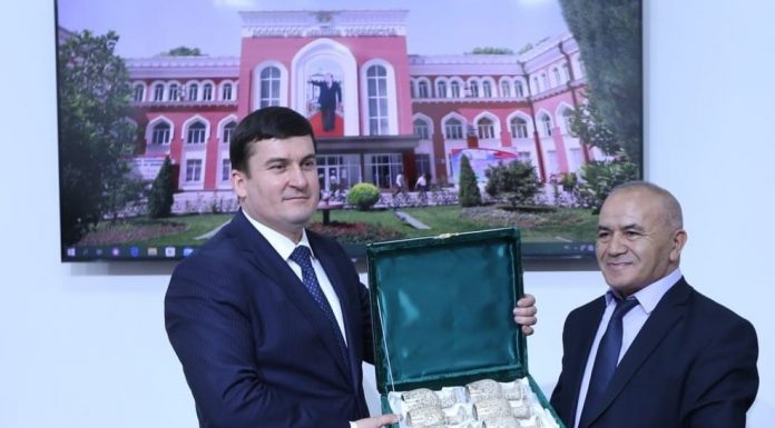 ТАЪСИСИ СИНФХОНАИ ЛИНГОФОНӢ БАҲРИ ОМӮЗИШИ ЗАБОНҲОИ РУСИЮ АНГЛИСӢ