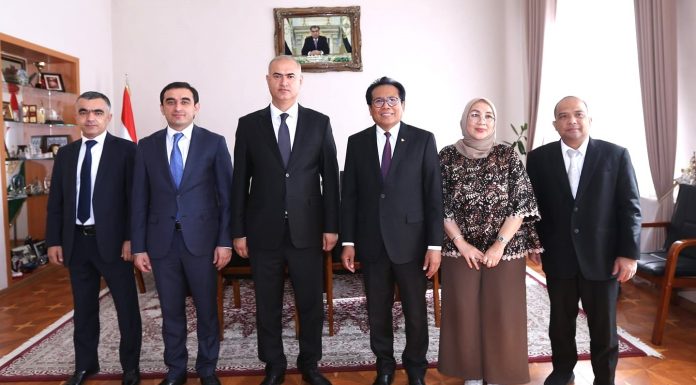 ДАР СУҲБАТИ САФИРИ ИНДОНЕЗИЯ