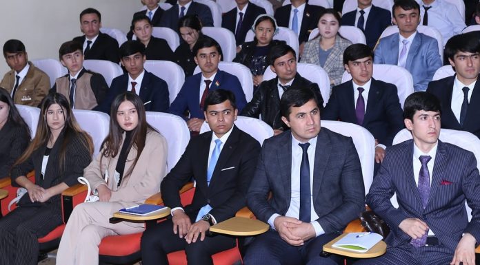 КУРСИ НАВБАТИИ «САРВАРОНИ СИЁСӢ» БО ИШТИРОКИ МУҲАММАД АБДУРАҲМОН НАВРӮЗ ДАР ДМТ