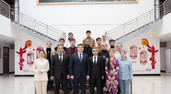 ВСТРЕЧА РЕКТОРА ТНУ С ТАДЖИКСКИМ СТУДЕНТАМИ, ОБУЧАЮЩИМИСЯ В СИНЬЦЗЯНСКОМ ПЕДАГОГИЧЕСКОМ УНИВЕРСИТЕТЕ (КНР)