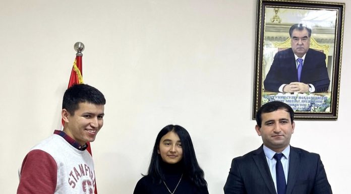 ВРУЧЕНИЕ СЕРТИФИКАТОВ СЛУШАТЕЛЯМ ПЕРВОГО МОДУЛЯ ИНТЕГРАТИВНОГО МНОГОСТУПЕНЧАТОГО КУРСА ПО РОБОТОТЕХНИКЕ