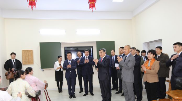 ZHANG QINGWEI VISITED THE CONFUCIUS INSTITUTE AT TNU