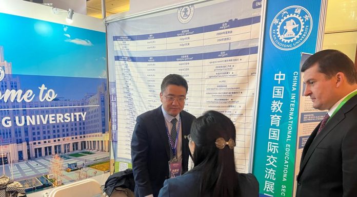 TNU DELEGATION VISITED THE EXHIBITION OF “INNOVATIVE DEVELOPMENT OF INTERNATIONAL CHINESE LANGUAGE EDUCATION”