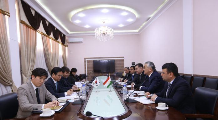 ВОХӮРИИ РЕКТОРИ ДОНИШГОҲ БО САФИРИ КОРЕЯ