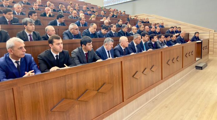 ВОХӮРИИ РЕКТОР БО СОХТОРҲОИ ГУНОГУНИ ДОНИШГОҲ