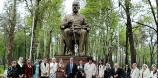 УСТОД АЙНӢ – МУОСИРИ ҲАМА ДАВРУ ЗАМОНҲО