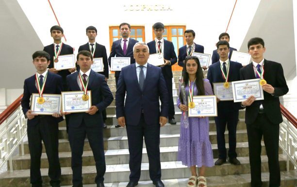 ПЕРВОЕ МЕСТО В РЕСПУБЛИКАНСКОЙ ОЛИМПИАДЕ «ХИРАД МОРО БА ДОНИШ РАҲНАМУН АСТ…»