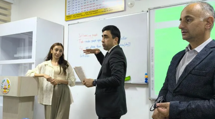 Learning English: on the Path to a Successful Future: C5+O.N.E. (Opening Networks through English) Project