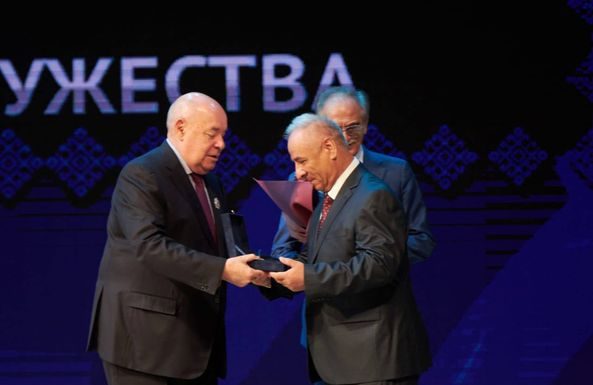 ПРОФЕССОР СОЛИҲЗОДА ДАВЛАТ БАРАНДАИ ҶОИЗАИ “СИТОРАҲОИ ИТТИҲОД” ШУД