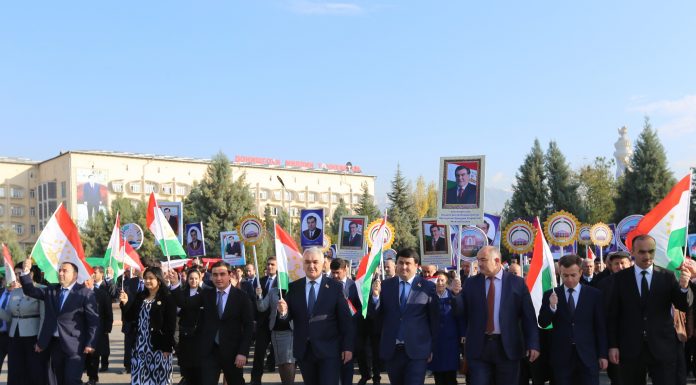 РОҲПАЙМОИИ ИДОНАИ ДОНИШГОҲИ МИЛЛӢ БАХШИДА БА РӮЗИ ПАРЧАМИ ДАВЛАТӢ