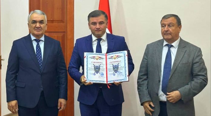 ВРУЧЕНИЕ СЕРТИФИКАТОВ ЭКСПЕРТАМ ПО ВЫБОРАМ