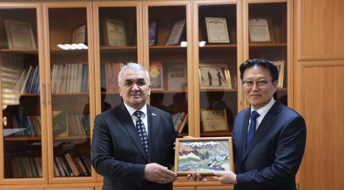 ИФТИТОҲИ МАРКАЗИ ОМӮЗИШИИ ЗАБОНИ КОРЕЯГӢ ДАР ДОНИШГОҲ