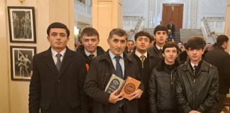 ИШТИРОКИ ФАЪОЛОНАИ УСТОДОНУ ДОНИШҶӮЁНИ ДОНИШГОҲ ДАР НАМОИШ-ФУРӮШИ КИТОБ