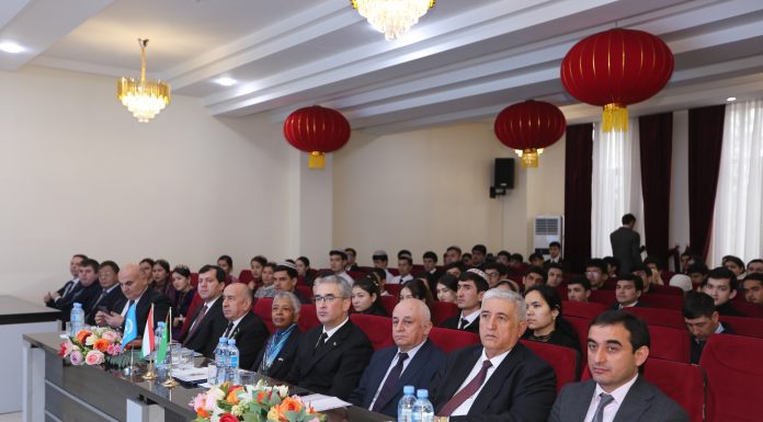 САФИРИ ТУРКМАНИСТОН ДАР ДОНИШГОҲ