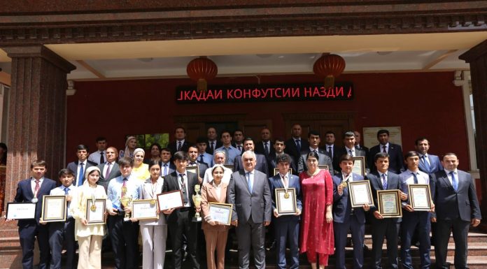 НАГРАЖДЕНИЕ ОЛИМПИЙСКИХ КОМАНД ТНУ