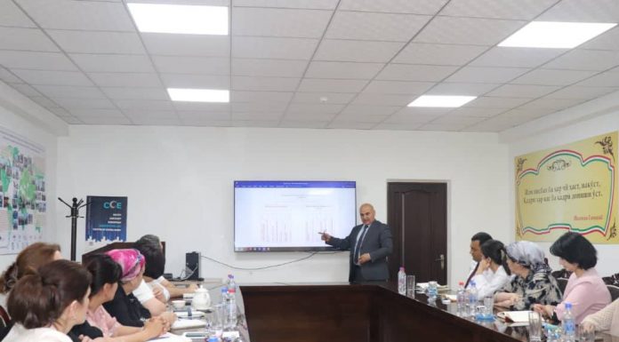 ИШТИРОКИ УСТОДОНУ КОРМАНДОНИ ДОНИШГОҲ ДАР СЕМИНАРИ ИЛМӢ-МЕТОДИИ ҶУМҲУРИЯВӢ