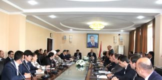 ВОХӮРИИ РЕКТОРИ ДОНИШГОҲ БО ОМӮЗГОРОНИ ҶАВОН