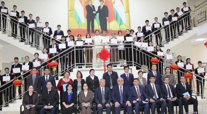 ЦЕРЕМОНИЯ ВРУЧЕНИЯ СЕРТИФИКАТОВ НА ПОЛУЧЕНИЕ СТИПЕНДИИ ПОСЛА КНР ПРОШЛА В ТНУ