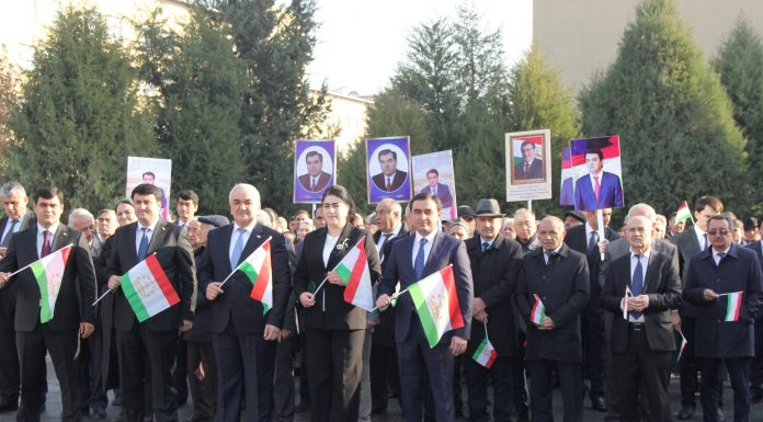 В ТНУ СОСТОЯЛОСЬ ПРАЗДНИЧНОЕ ШЕСТВИЕ, ПОСВЯЩЁННОЕ ДНЮ ГОСУДАРСТВЕННОГО ФЛАГА