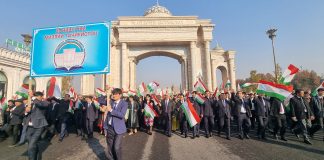 ИШТИРОК ДАР РОҲПАЙМОИИ ОСОИШТАИ СОКИНОНИ ПОЙТАХТ БАХШИДА БА РӮЗИ ПАРЧАМ