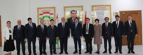 ҲАЙАТИ НАМОЯНДАГОНИ СИНЗЯНИ ҶУМҲУРИИ МАРДУМИИ ЧИН ДАР ДМТ