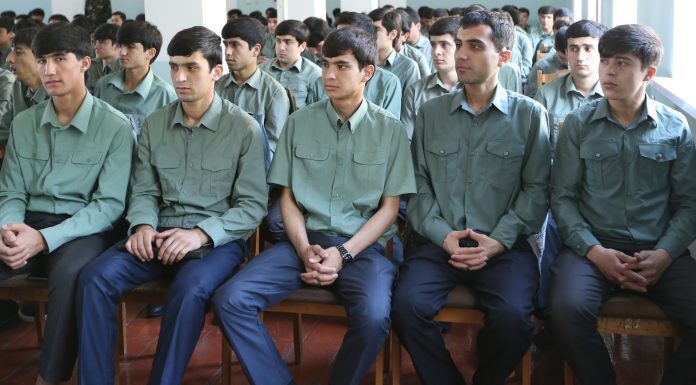 ПАРЧАМБАРДОРОНИ ВАТАН: ПАРЧАМИ КОВИЁНӢ ВА «ШОҲНОМА»