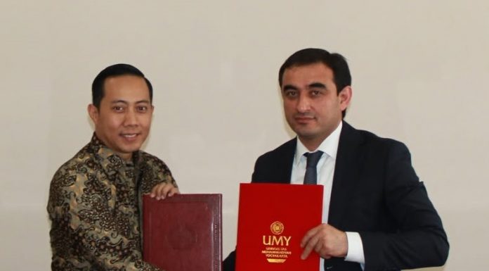 ТАШРИФИ ҲАЙАТИ ДОНИШГОҲИ МУҲАММАДИЯИ ЙОГЯКАРТАИ ИНДОНЕЗИЯ БА ДМТ